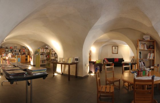 Vue générale de la bibliothèque de Vars